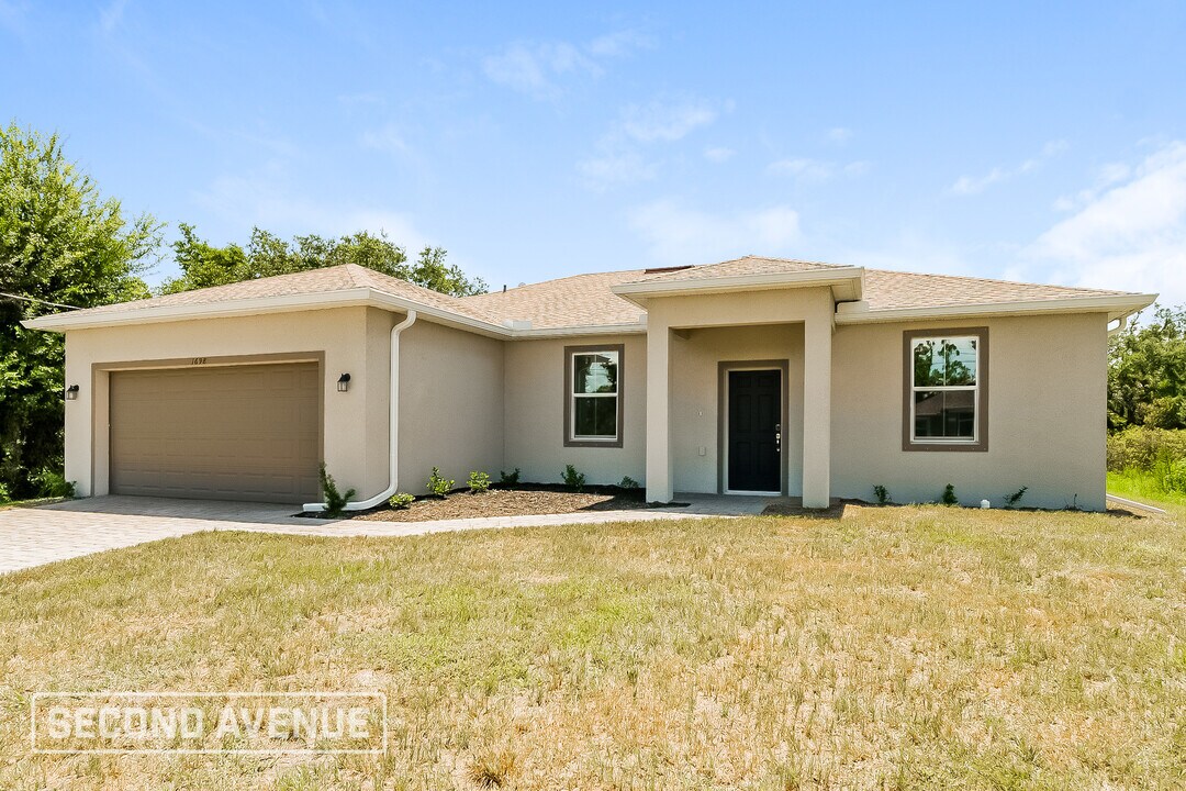 1698 Nabatoff St in North Port, FL - Building Photo