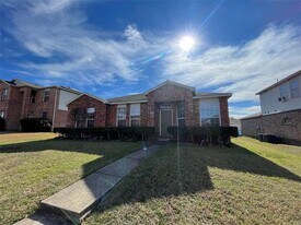 724 Courson Dr in Desoto, TX - Building Photo