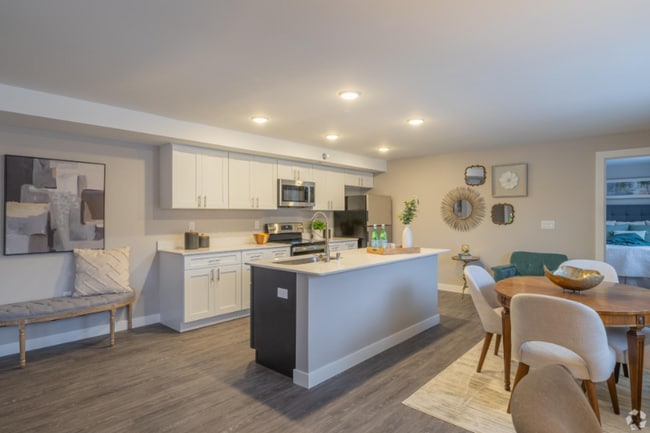 1616 W Bender Rd, Unit 121 in Glendale, WI - Building Photo - Building Photo