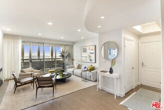 5670 Wilshire Blvd in Los Angeles, CA - Building Photo - Building Photo