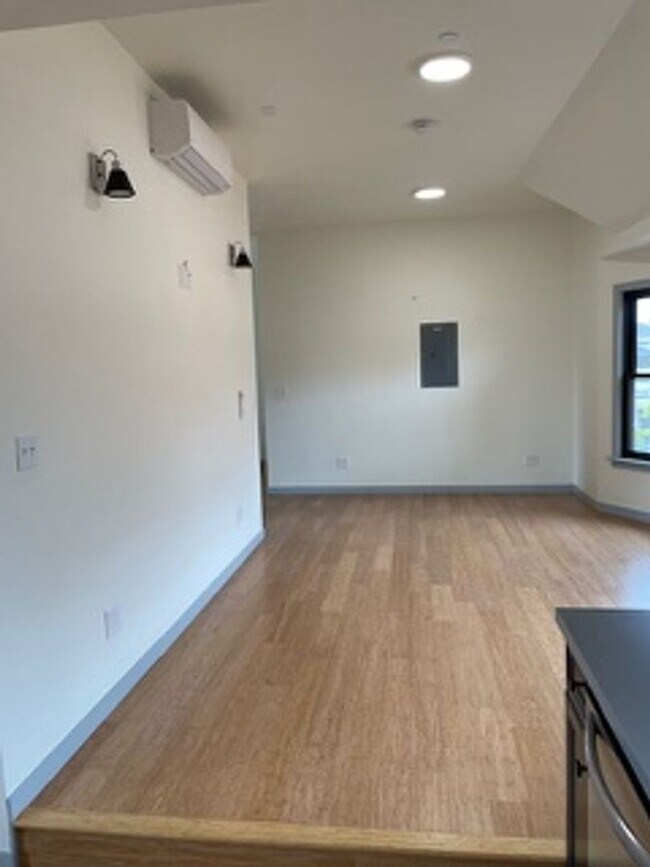 2320 9th Ave in Oakland, CA - Building Photo - Building Photo