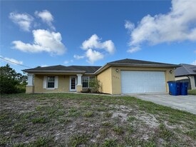 3205 43rd St W in Lehigh Acres, FL - Building Photo