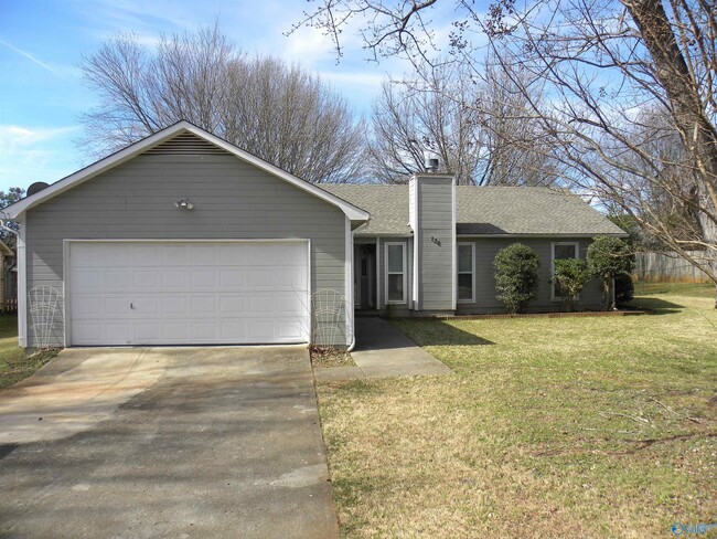 136 Lewis Ln in Madison, AL - Foto de edificio - Building Photo