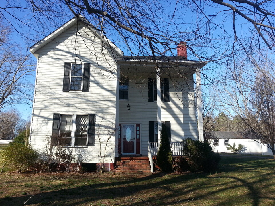 648 Island Ford Rd in Statesville, NC - Building Photo