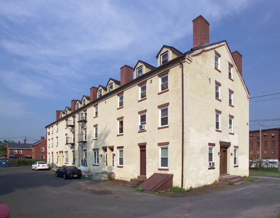 78 Front St in Chicopee, MA - Building Photo