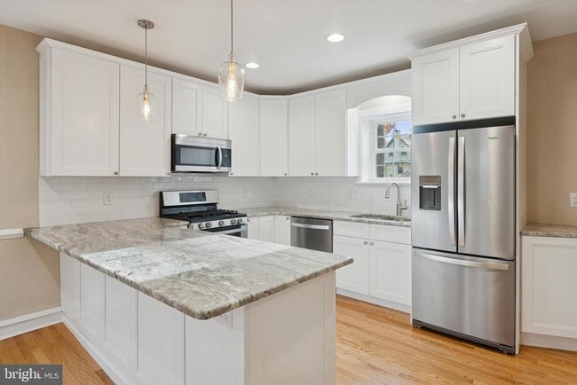 62 W Lodges Ln in Bala Cynwyd, PA - Foto de edificio - Building Photo