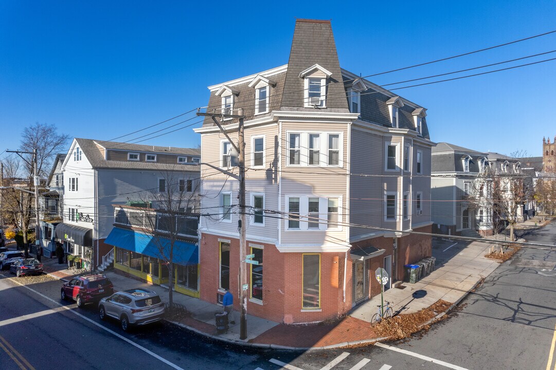 388-394 Wickenden St in Providence, RI - Building Photo
