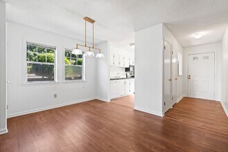 151 Schultz St in Chapel Hill, NC - Building Photo - Building Photo