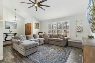 438 E Larkspur Ln in Tempe, AZ - Building Photo - Building Photo