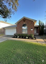 2882 Sun River Ln in Dickinson, TX - Building Photo