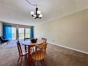 2700 Cove Cay Dr in Clearwater, FL - Building Photo - Building Photo