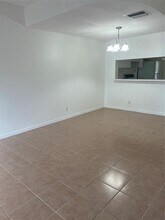 3104 SW 50th St in Fort Lauderdale, FL - Foto de edificio - Building Photo