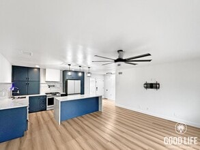 3050 S Bristol St in Santa Ana, CA - Building Photo - Building Photo