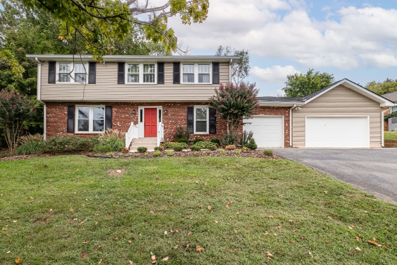 924 Saundersville Ferry Rd in Mount Juliet, TN - Building Photo