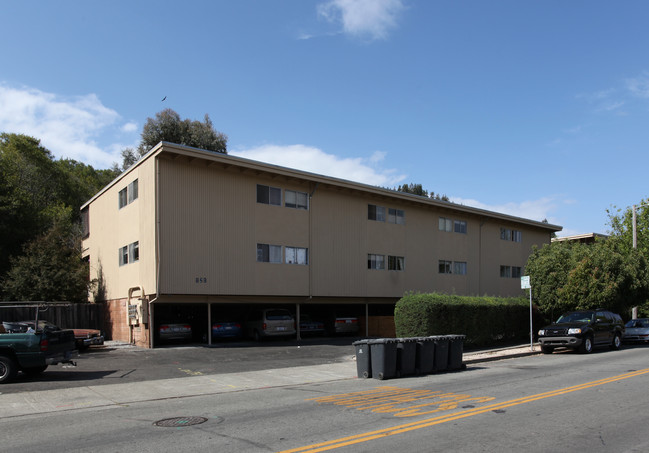 121 Kent Ave in Greenbrae, CA - Foto de edificio - Building Photo