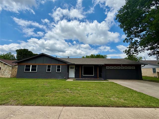 property at 2021 Lexington Pl