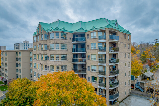 Parkview Terrace in Guelph, ON - Building Photo - Building Photo