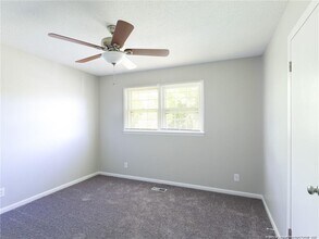 504 Alleghany Rd in Fayetteville, NC - Foto de edificio - Building Photo