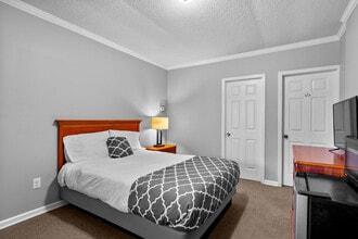 18732 Dix Toledo Rd in Brownstown Township, MI - Foto de edificio - Building Photo