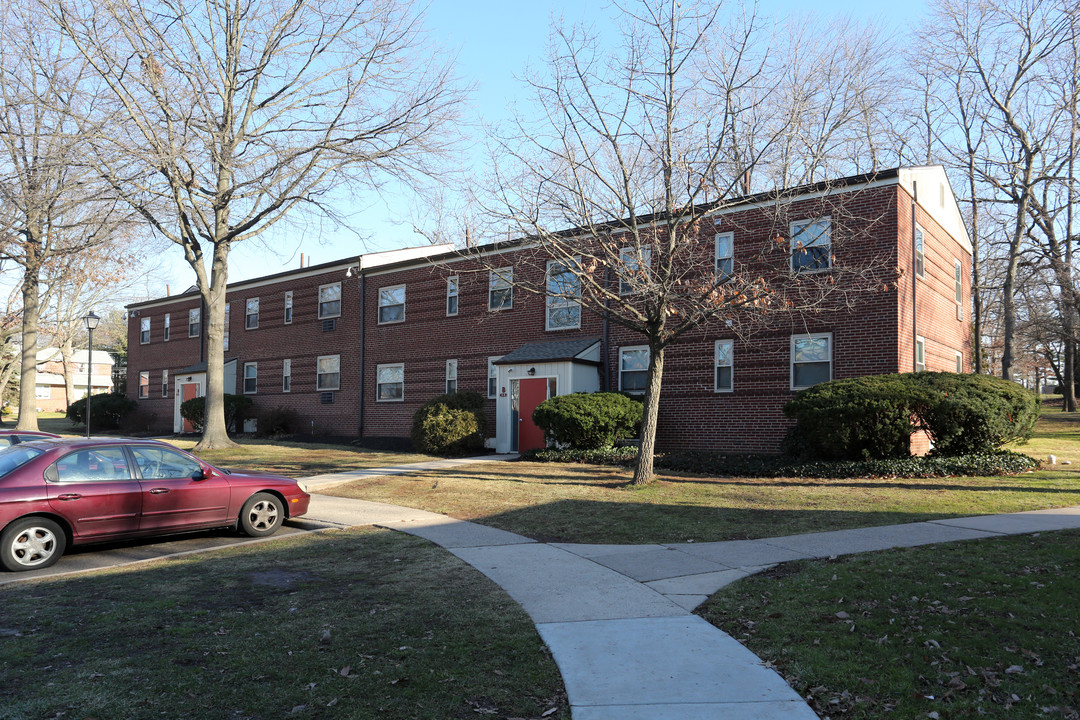 Oakwood Gardens in Lansdale, PA - Building Photo