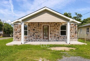 729 Henderson Ave in Rossville, GA - Building Photo