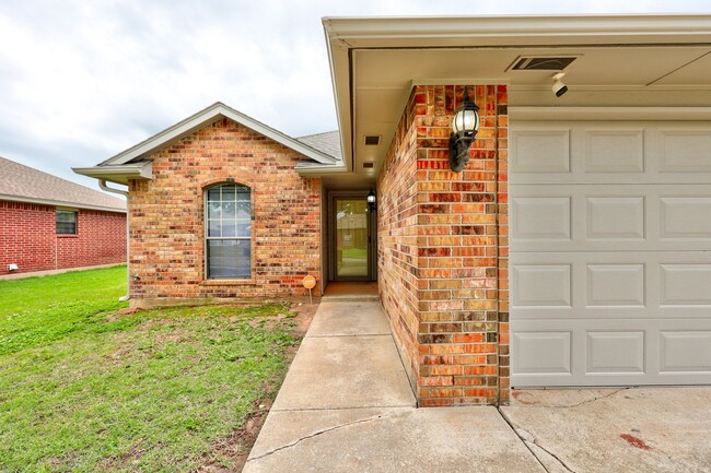 312 SW 40th St in Moore, OK - Building Photo - Building Photo