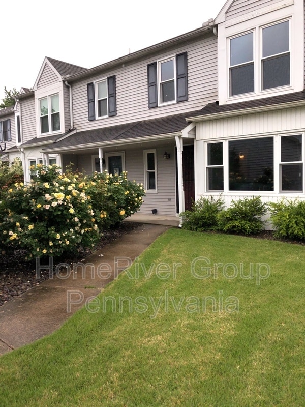property at 7 Nottingham Dr