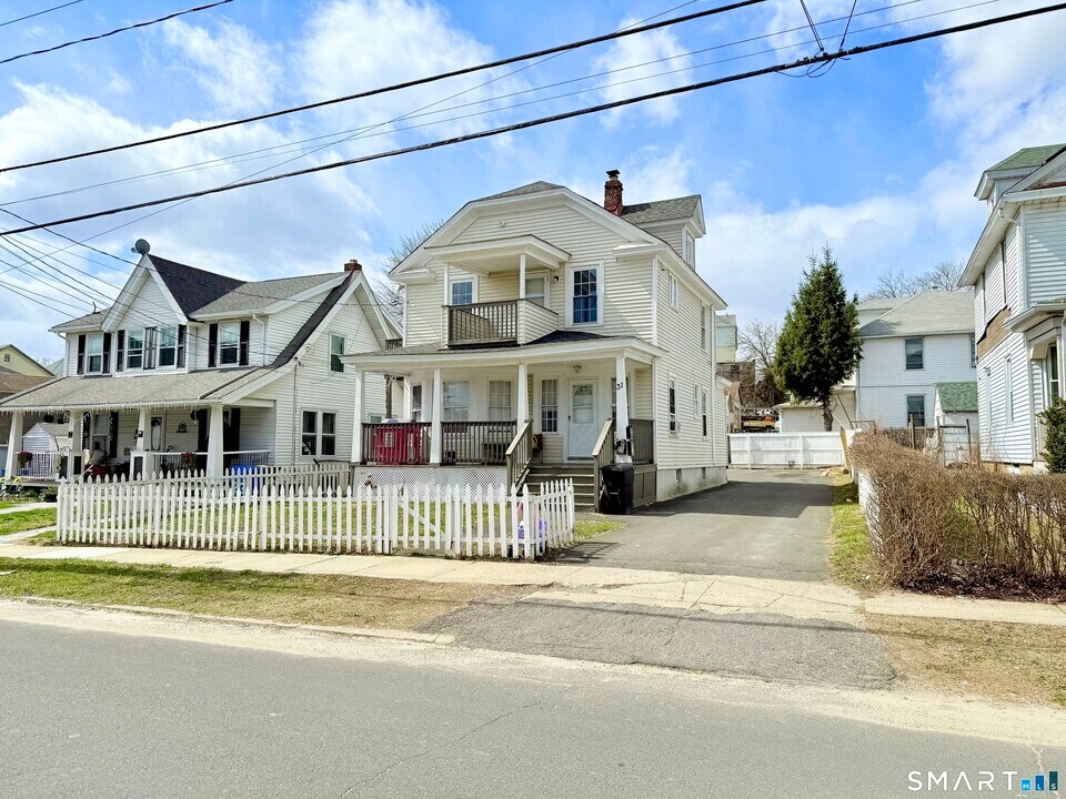 31 Beecher Ave in Waterbury, CT - Building Photo