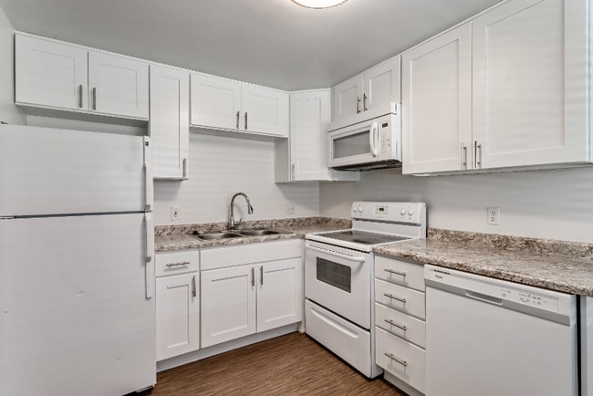 2115 E 3300 S in Millcreek, UT - Foto de edificio - Building Photo