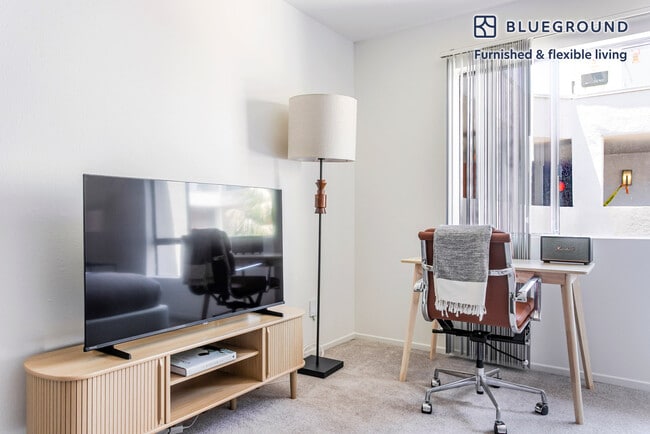 10985 Bluffside Dr in Los Angeles, CA - Building Photo - Building Photo