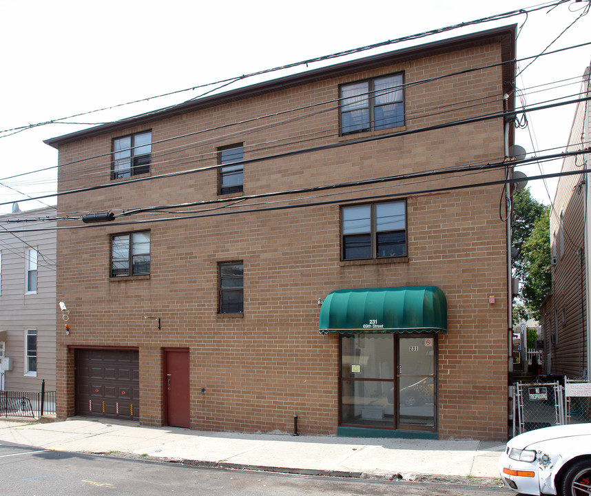 229-231 69th St in Guttenberg, NJ - Foto de edificio