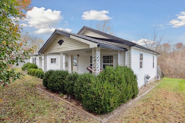 5695 Hinkley Rd in Stockbridge, MI - Building Photo - Building Photo