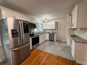 2331 Niskayuna Dr in Schenectady, NY - Building Photo - Building Photo