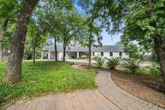 8542 Meadowbrook Dr in Fort Worth, TX - Building Photo - Building Photo