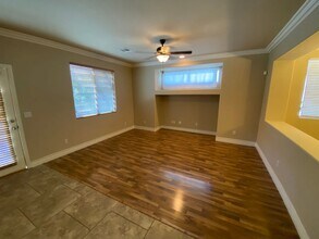 2650 Hourglass Dr in Henderson, NV - Building Photo - Building Photo