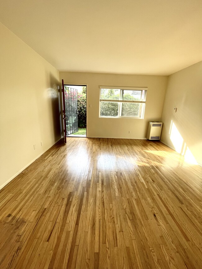 4041 S Centinela Ave in Los Angeles, CA - Building Photo - Building Photo