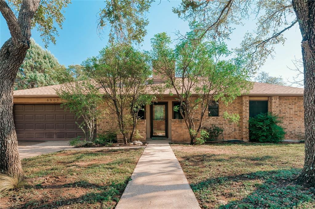 6903 Fence Line Dr in Austin, TX - Building Photo