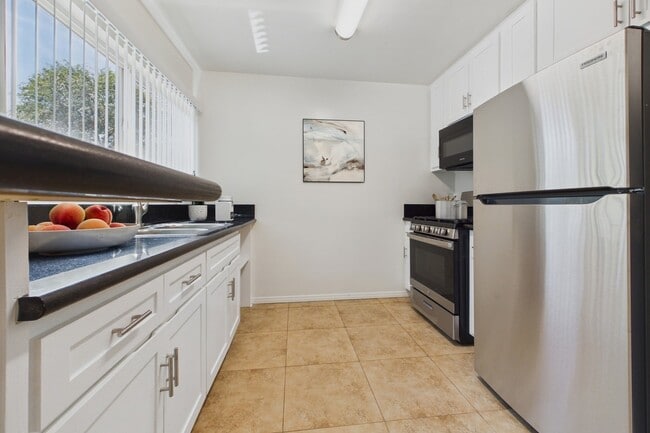 13060 Burbank Blvd. Apartments