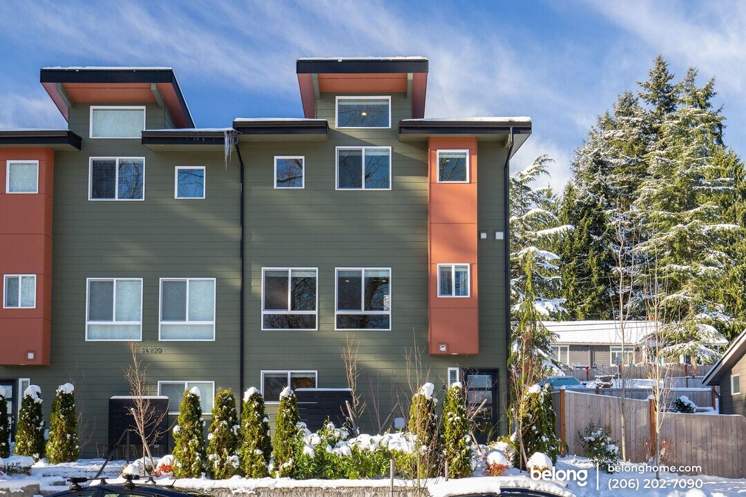 14920 Manor Way in Lynnwood, WA - Building Photo
