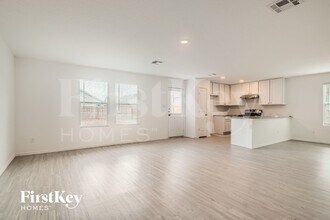 10615 McClintock Dr in Converse, TX - Building Photo - Building Photo