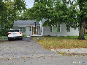 994 Bunker Hill Ave in Waterbury, CT - Building Photo - Building Photo