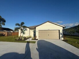 3197 SW Savona Blvd in Port St. Lucie, FL - Building Photo