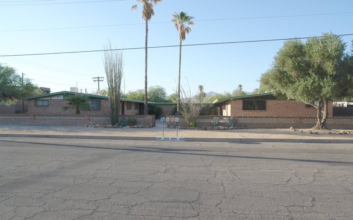 2001-2007 E Hedrick Dr in Tucson, AZ - Foto de edificio