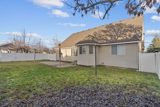 5957 N Saint Croix Dr, Unit 1 in Coeur d'Alene, ID - Foto de edificio - Building Photo