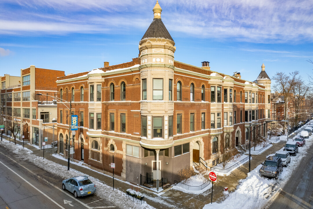 2000-2010 N Clifton Ave in Chicago, IL - Building Photo