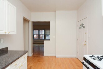 1030 Dempster St in Chicago, IL - Foto de edificio - Building Photo