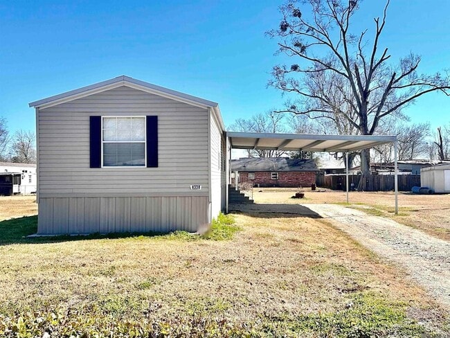 8338 Hackberry St in Sorrento, LA - Building Photo - Building Photo