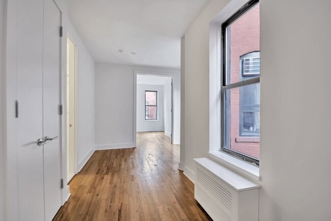 358 W 45th St in New York, NY - Building Photo - Building Photo