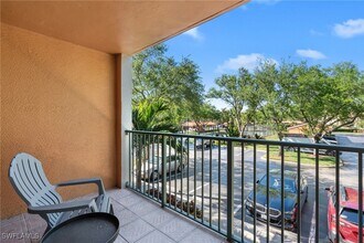 1150 Wildwood Lakes Blvd in Naples, FL - Building Photo - Building Photo