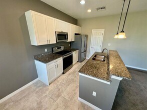 1000 Lakefront Village Dr in Clermont, FL - Building Photo - Building Photo